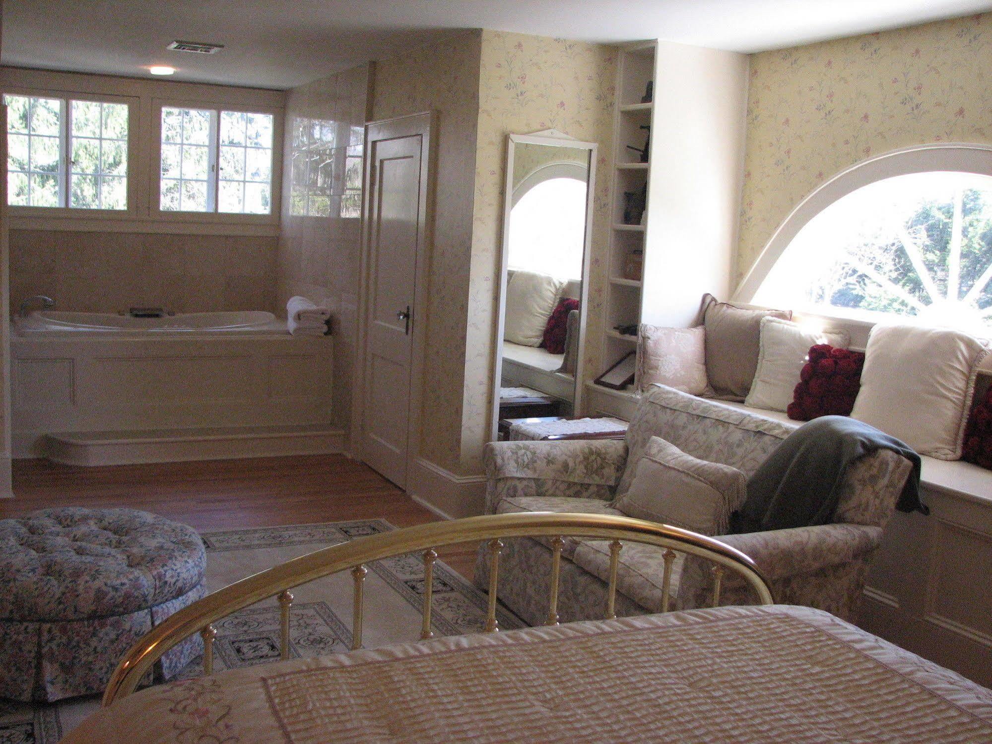 Bykenhulle House Bed And Breakfast Hopewell Junction Exteriör bild